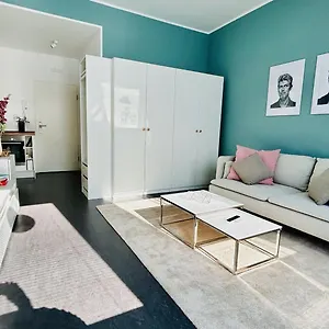https://skyview-studio-apartments-at-berlin-kreuzberg-mitte.find-berlin-hotels.com